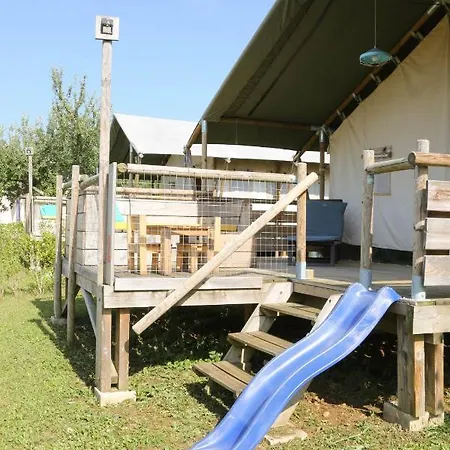 Campismo de Luxo Glamping Place De La Famille Jayac