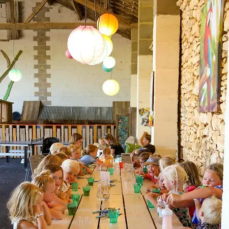 Campismo de Luxo Glamping Place De La Famille Jayac